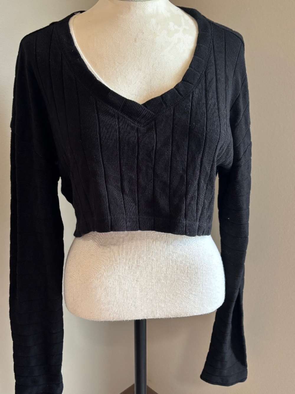 Boxy cropped black sweater